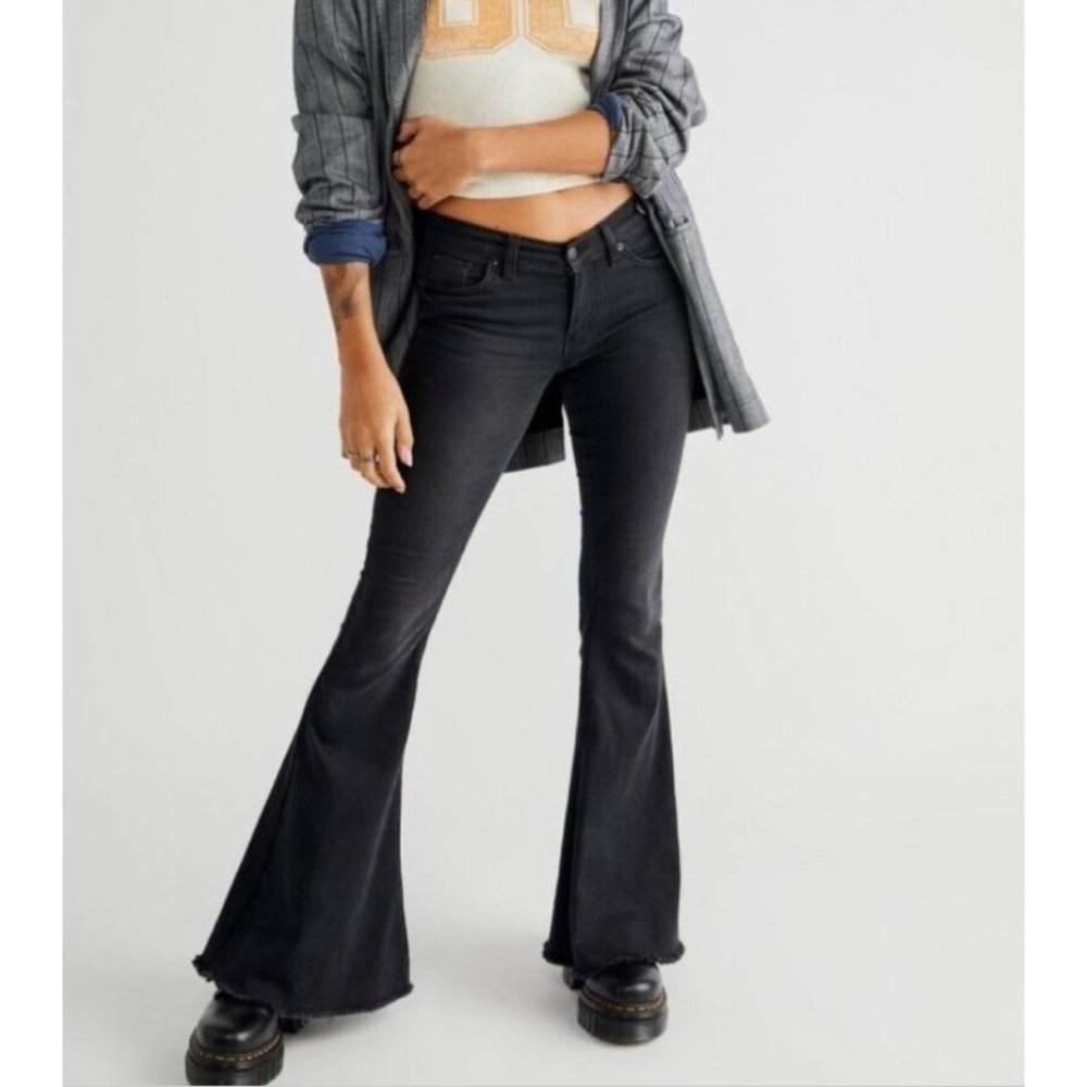 NWOT Free People We the Free Super Flare Distressed Jeans in Midnight Black